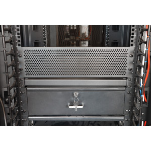 19" вентиляционная фальш-панель xU, черная