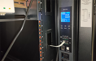 Вертикальные PDU с мониторингом