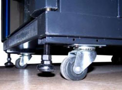 Ножки и ролики напольного шкафа 19 телекоммуникационные шкафы, стойка 19, 42u, купить шкаф, напольный шкаф, кабельные организаторы, шкаф ip55, шкаф серверный, рэковые шкафы, монтажная стойка