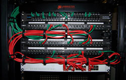 Использование организаторов в телекоммуникационном шкафу телекоммуникационные шкафы, шкаф 19, стойка 19, коммутационный шкаф, estap, zpas, 42u, монтажная стойка, серверная стойка, напольный шкаф